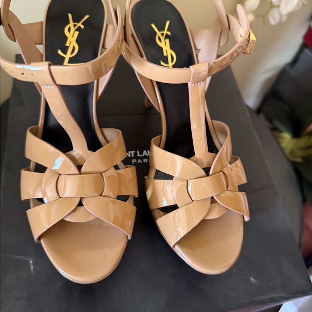 YSL Nude Patent Platform T-Strap High Heel Sandals - Picture 2 of 12